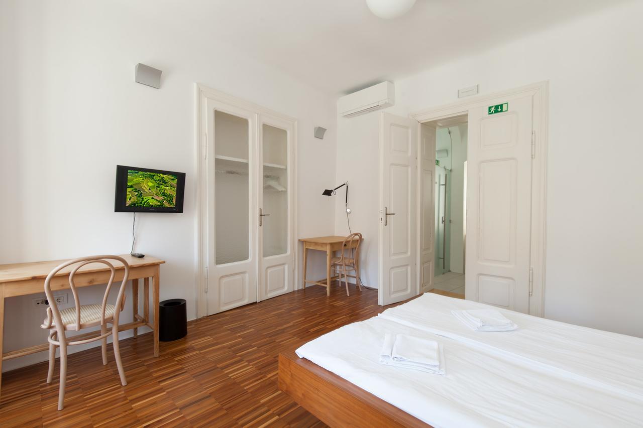 Julija&Robert'S Riverview Apartments And Rooms Ljubljana Kültér fotó